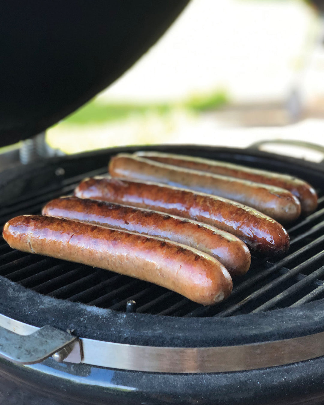 Saftige Grillwurst – Perfekt gegrillt mit goldbrauner Kruste und herzhaftem Aroma.