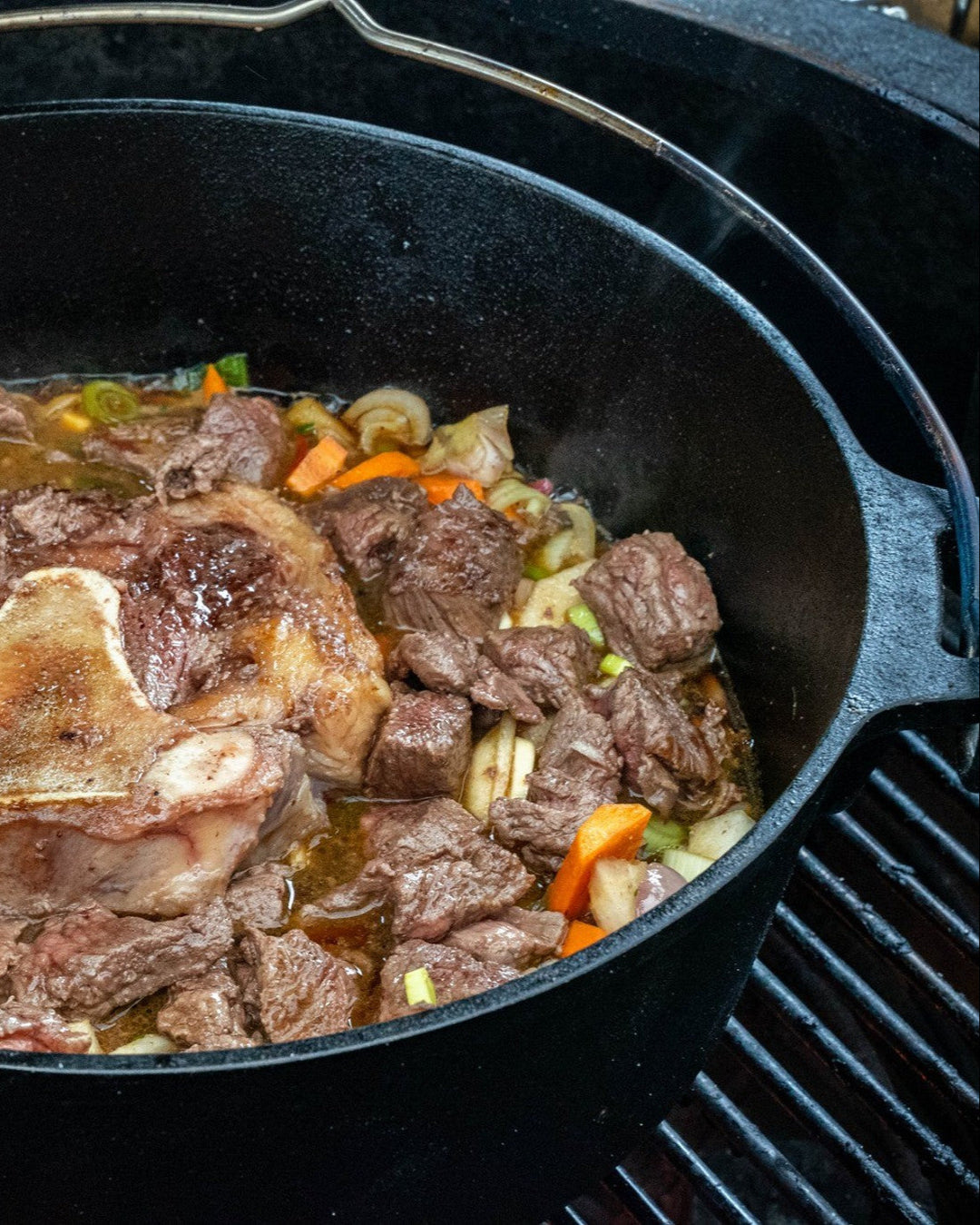 Beinschiebe geschmort, wie lang kochen, Wagyu Beinscheibe auf Grill mit Beilagen